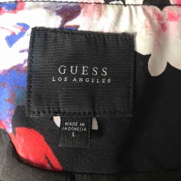 A Fun yet Elegant GUESS Short Blazer - Picture 5 of 6